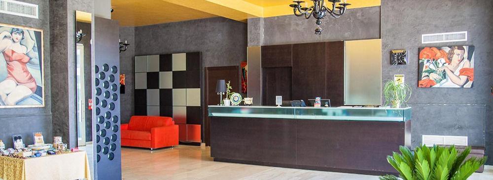 אבולה Hotel Pacla מראה חיצוני תמונה