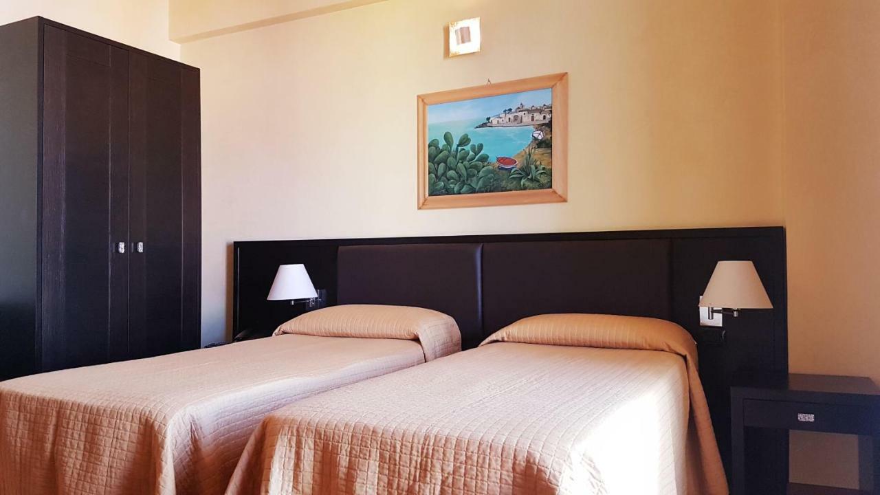 אבולה Hotel Pacla מראה חיצוני תמונה